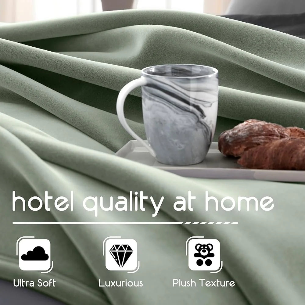 Durable Super Soft Lightweight Insulating Blanket