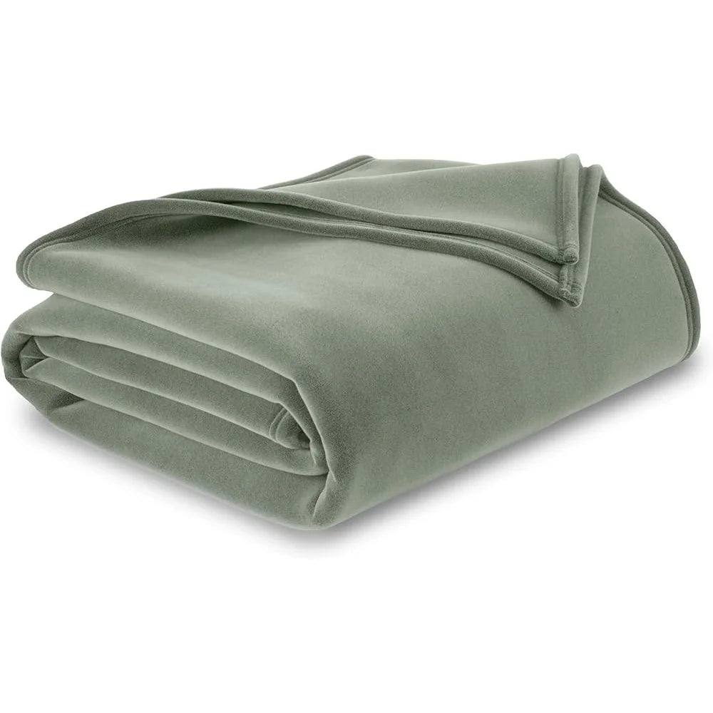 Durable Super Soft Lightweight Insulating Blanket