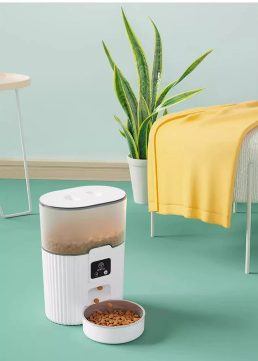 Automatic WIFI remote smart food dispenser